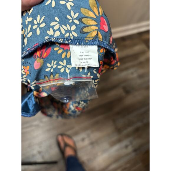 Karlie Brand Dress trendy, party bridal shower 
Navy base with floral Large - Picture 9 of 9